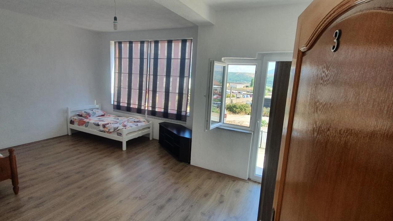 Arbi Guest House Kukes Εξωτερικό φωτογραφία